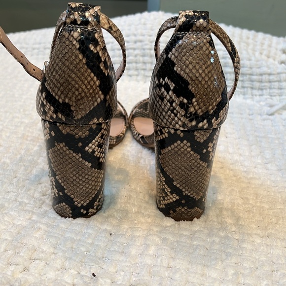 Snakeskin heels - Picture 2 of 3